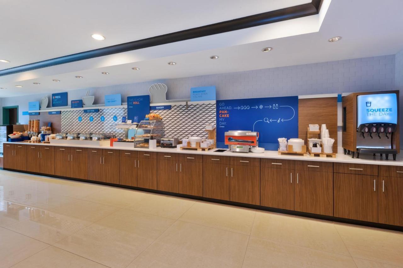 Holiday Inn Express Hotel & Suites Warminster-Horsham, An Ihg Hotel Ngoại thất bức ảnh