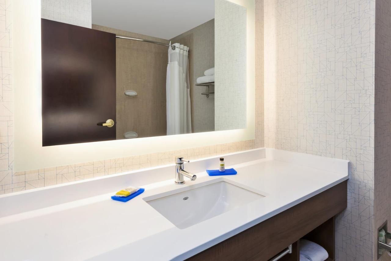 Holiday Inn Express Hotel & Suites Warminster-Horsham, An Ihg Hotel Ngoại thất bức ảnh